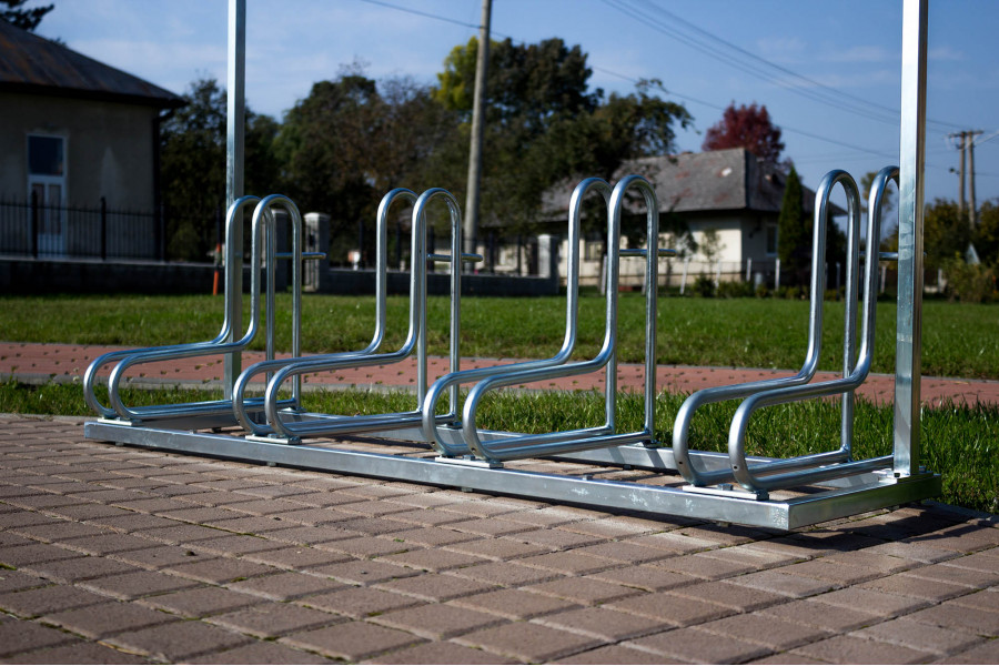 IQ 4 kerékpártároló reklámtáblával, horganyzott