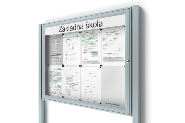 Zárható információs vitrin 8xA4 SIDE50 táblával és oszlopokkal