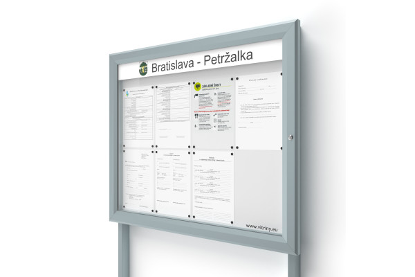 Kültéri információs vitrin 8xA4 SIDE60 táblával és oszlopokkal