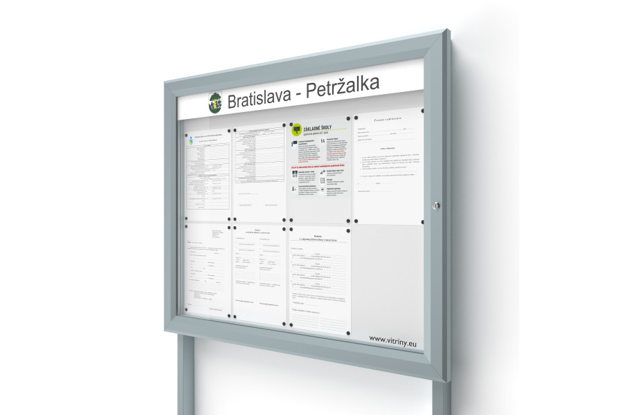 Kültéri információs vitrin 8xA4 SIDE60 táblával és oszlopokkal