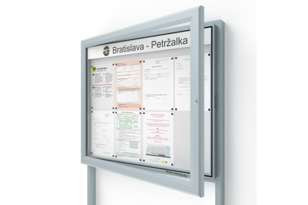 Kültéri információs vitrin 8xA4 SIDE60 táblával és oszlopokkal