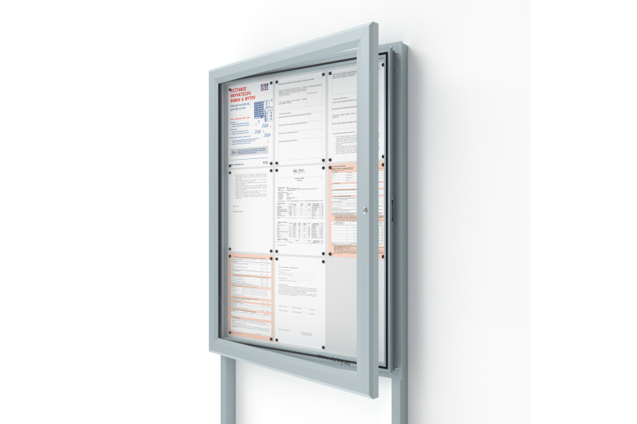 Kültéri információs vitrin 9xA4 SIDE60 oszlopokkal