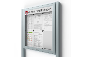 Zárható információs vitrin 6xA4 UP50 táblával és oszlopokkal