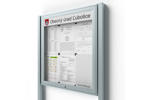 Zárható információs vitrin 6xA4 UP50 táblával és oszlopokkal