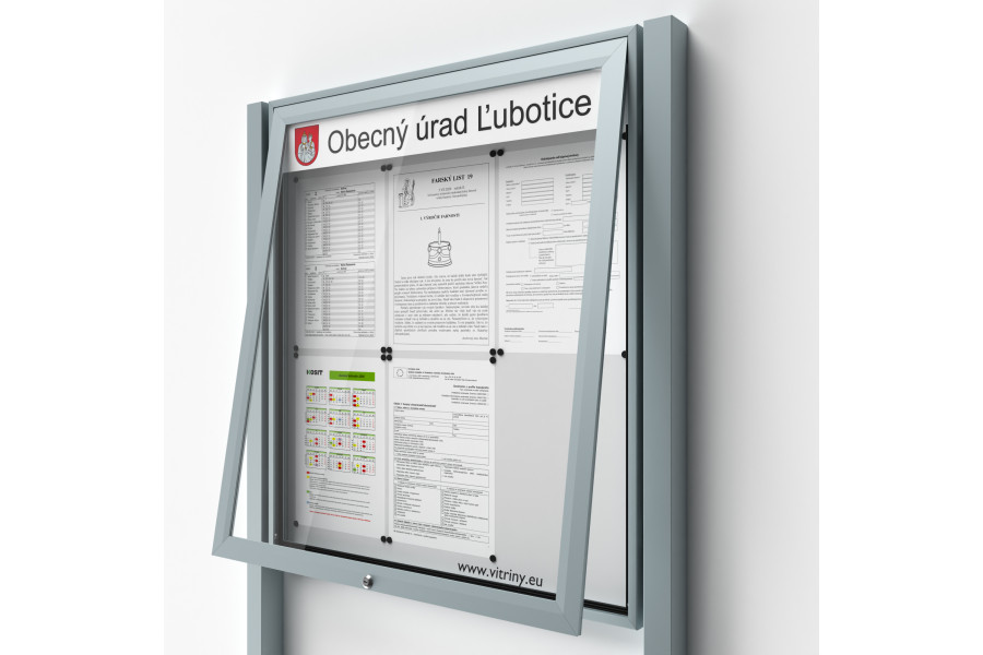 Zárható információs vitrin 6xA4 UP50 táblával és oszlopokkal