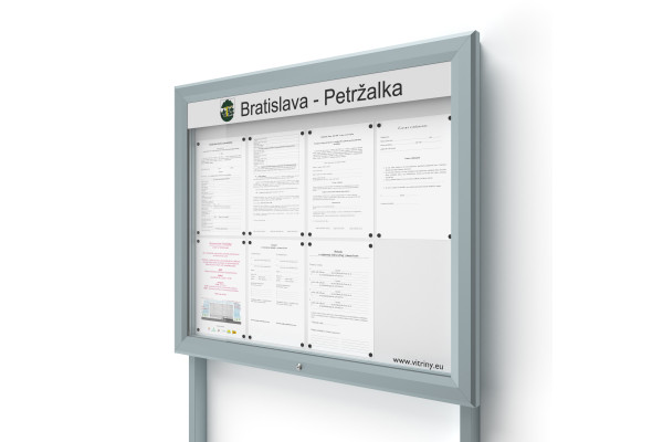 Kültéri információs vitrin 8xA4 UP60 táblával és oszlopokkal