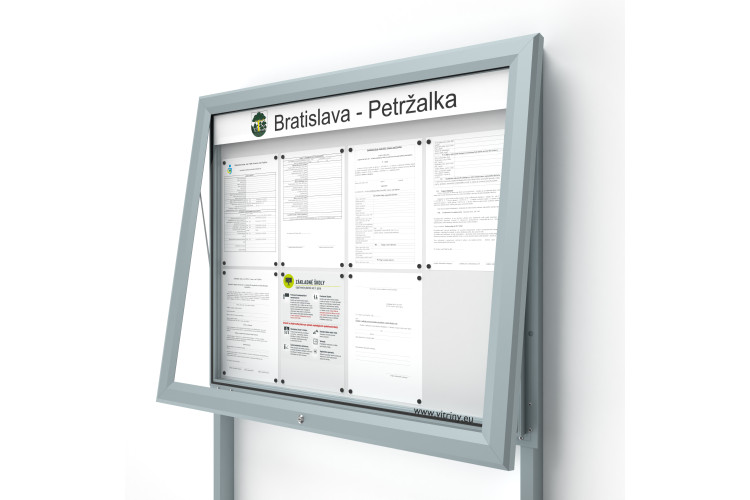 Kültéri információs vitrin 8xA4 UP60 táblával és oszlopokkal