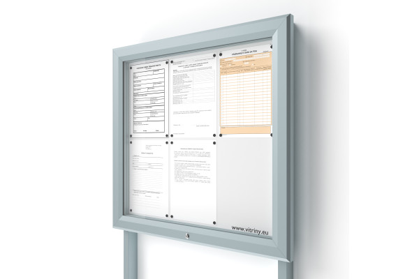 Kültéri információs vitrin V-UP60-6-N oszlopokkal