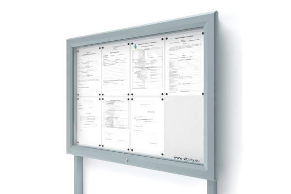 Kültéri információs vitrin V-UP60-8-N oszlopokkal