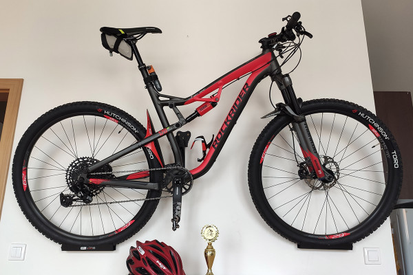 Pedálos fali kerékpártartó, horganyzott