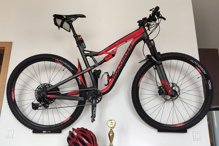 Pedálos fali kerékpártartó, horganyzott