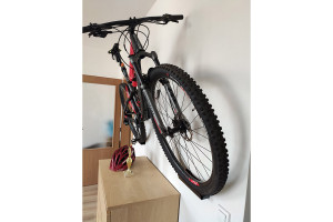 Pedálos fali kerékpártartó, horganyzott