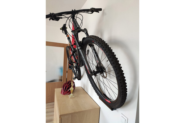 Pedálos fali kerékpártartó, horganyzott