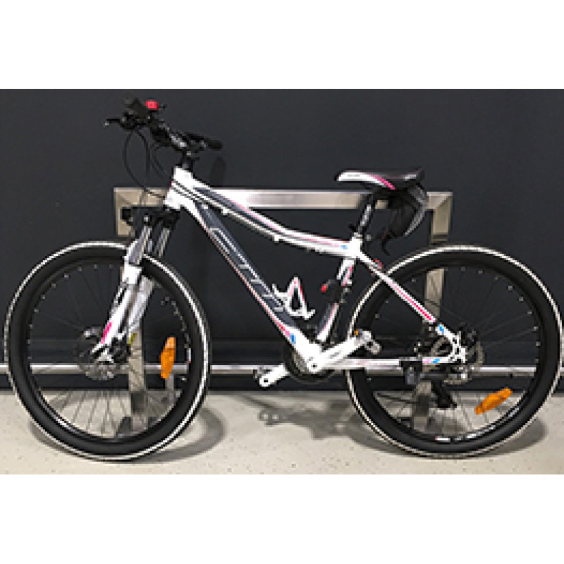 U alakú kerékpártárolók